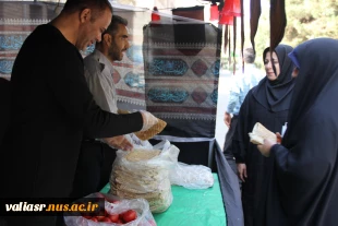 همزمان با جلسه شورای اداری، تجدید میثاق با شهدای گمنام در هفته دفاع مقدس برگزار شد. 3