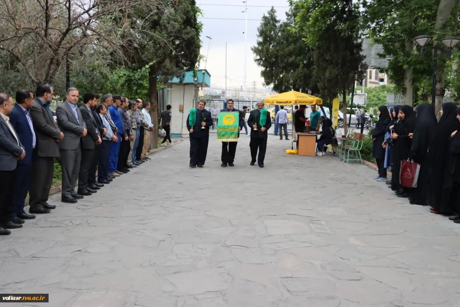 به مناسبت فرا رسیدن دهه کرامت؛
حضور خادمان آستان قدس رضوی(ع) در دانشکده فنی و حرفه ای انقلاب اسلامی تهران
 2